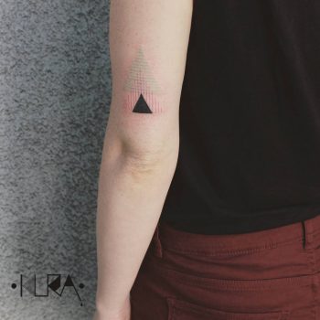 Triangles by Aga Kura