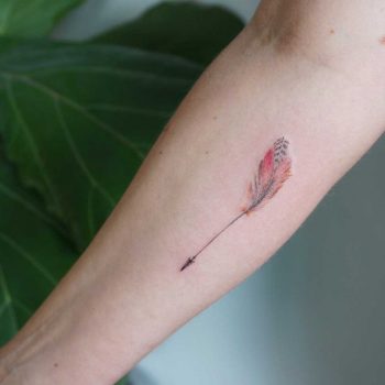 Arrow with a feather by tattooist G.NO