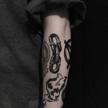 Black chainlink by tattooist yeontaan