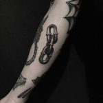 Blackwork chainlink by tattooist yeontaan