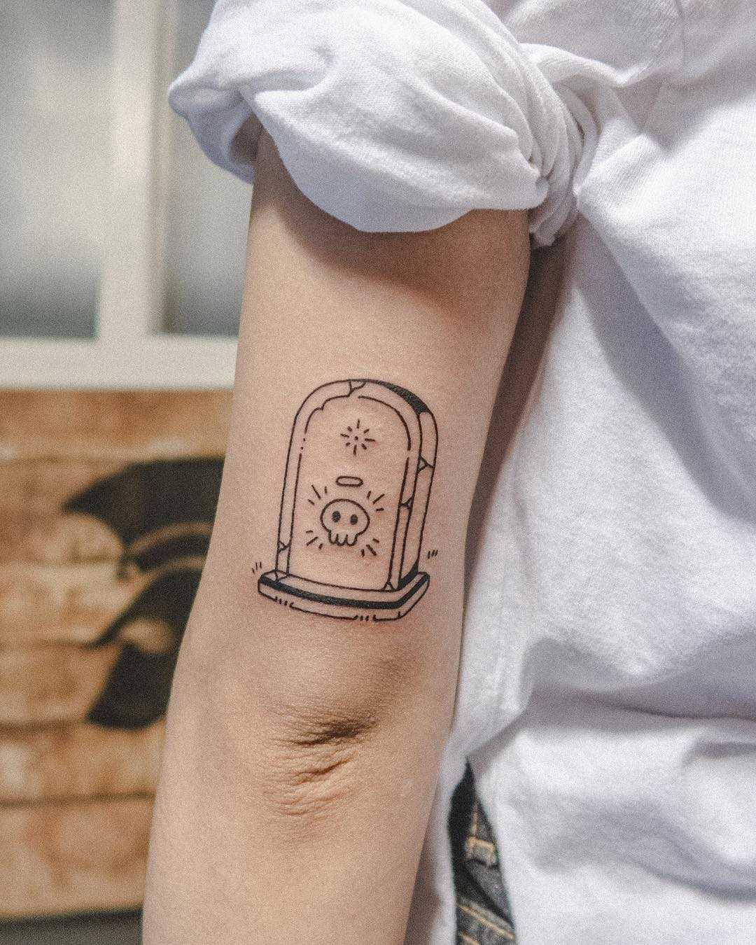 Gravestone tattoo by tattooist Bongkee