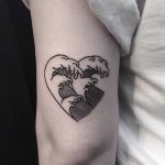 Heart-shaped wave by tattooist yeontaan