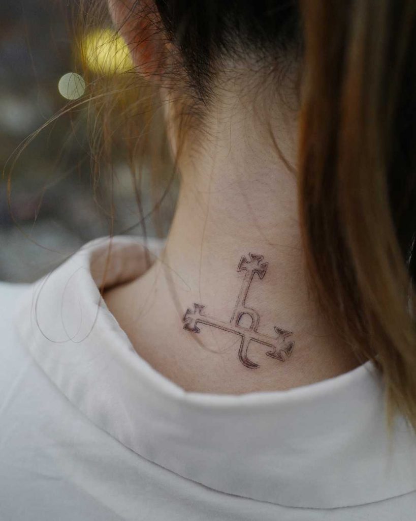 neck-tattoos-for-men-and-women-that-will-attract-everyone-s-attention