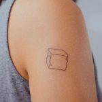 Minimalist ice cube by tattooist Bongkee