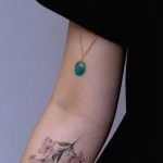 Necklace tattoo by Studio Bysol