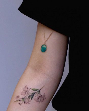 Necklace tattoo by Studio Bysol