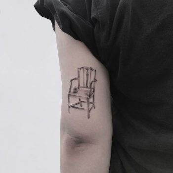 Old chair by Oscar Jesus
