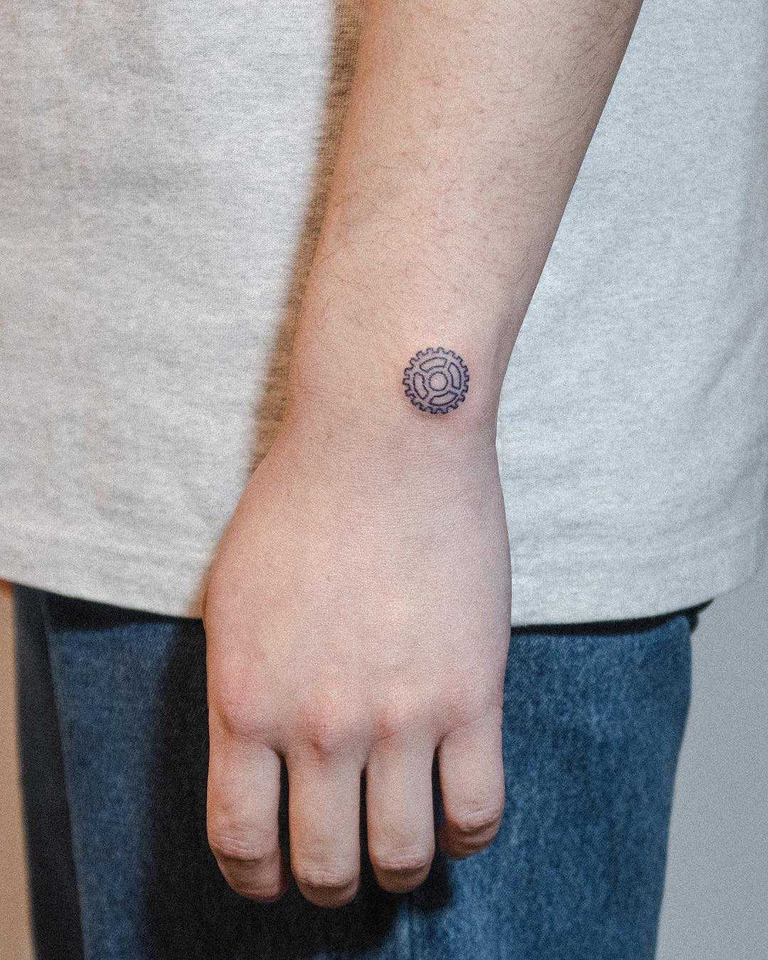 Small chainring tattoo by tattooist Bongkee 