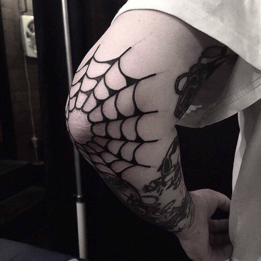 Spider web around the elbow by tattooist yeontaan