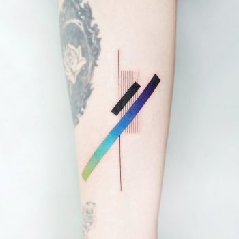 Abstract color gradation by tattooist Ida