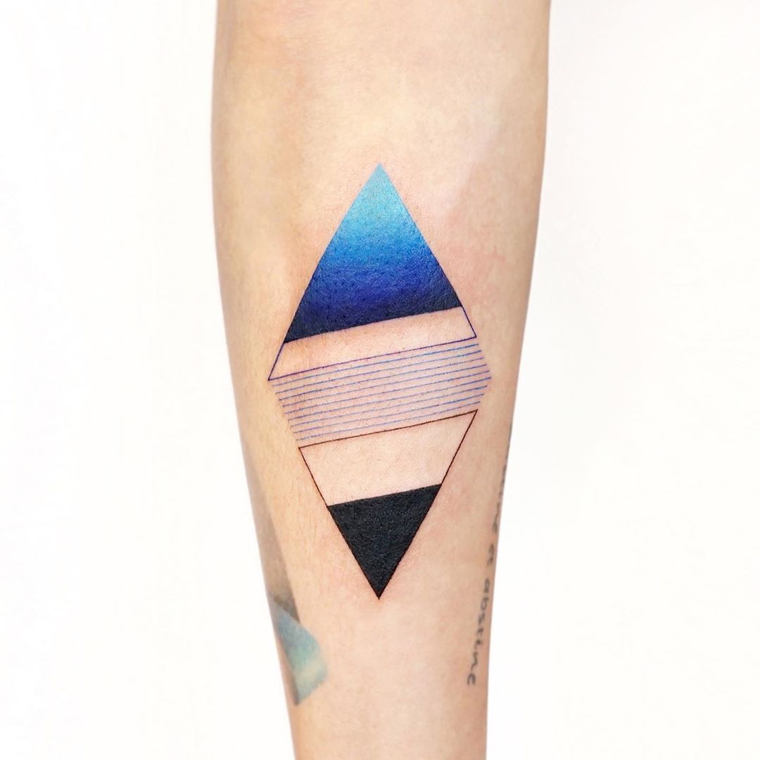 Abstract rhombus by tattooist Ida
