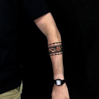 Beautiful rose armband by rocotatt