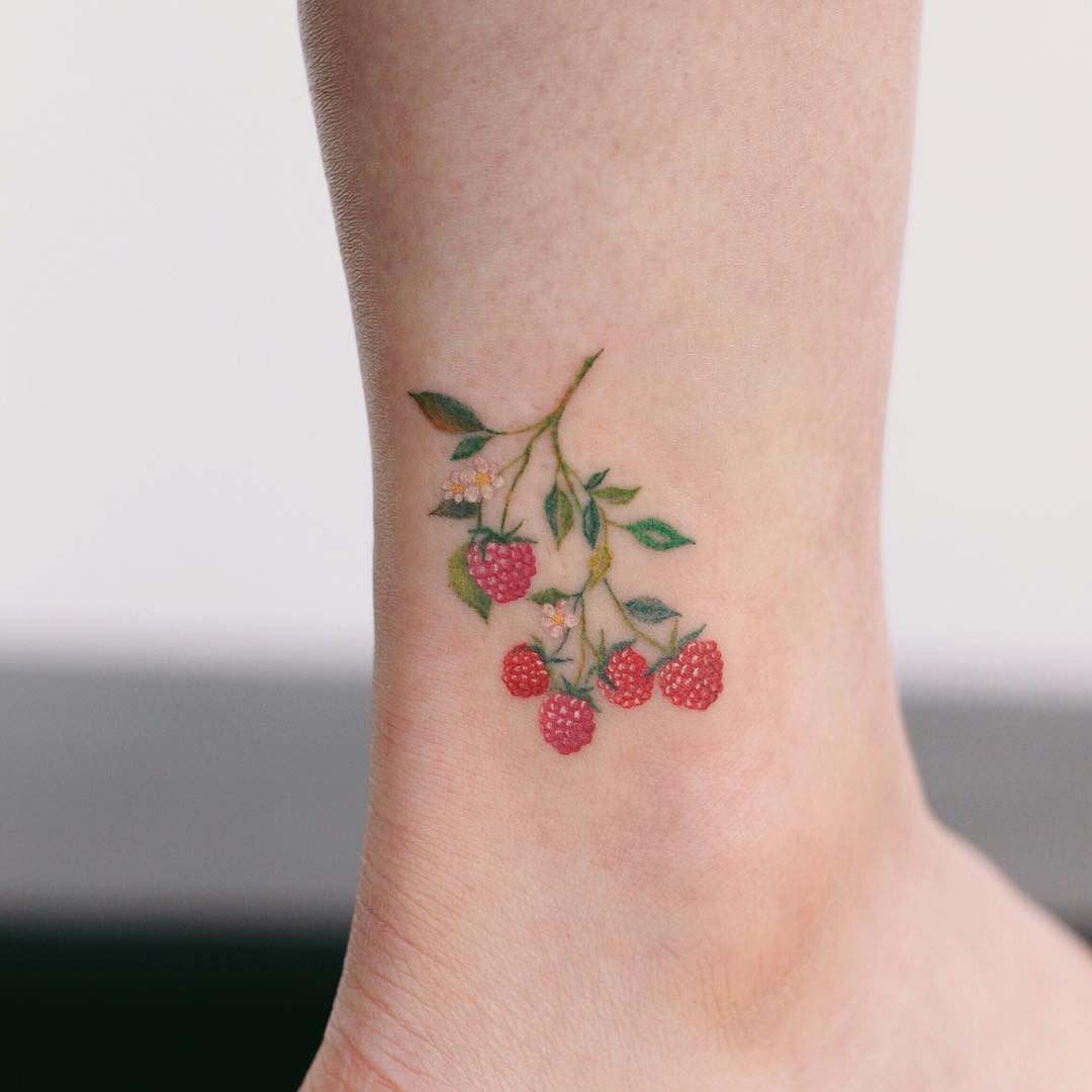 Birthflower – rasberry by tattooist Saegeem