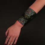 Blue rose wristband by tattooist Alejo GMZ