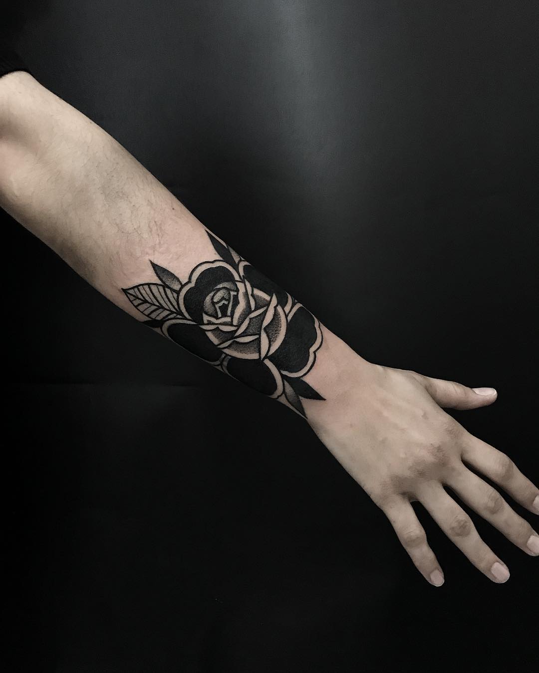 Cover up black rose by tattooist Alejo GMZ 