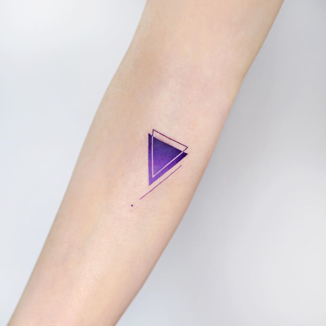 Cover-up purple triangle by tattooist Ida