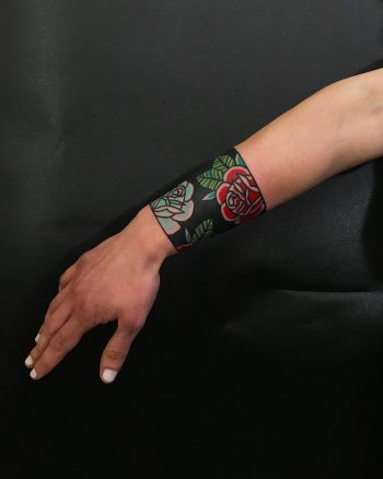 Floral armband by tattooist Alejo GMZ