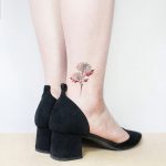 Flower on an ankle by tattooist Ida