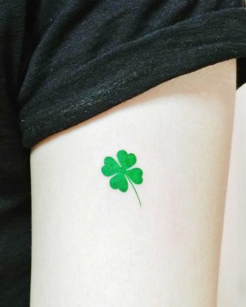 Four-leaf clover by tattooist Cozy