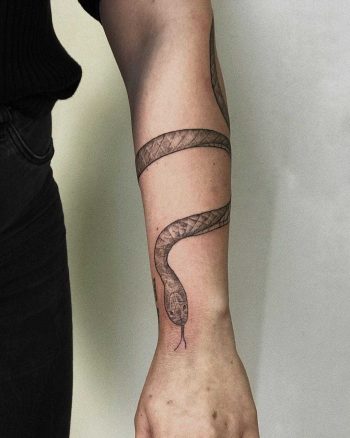 Freehand snake by Tania Ost