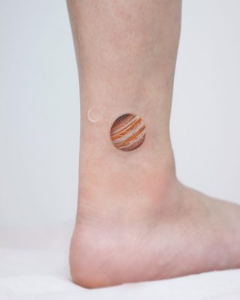 Jupiter and white moon by tattooist Saegeem
