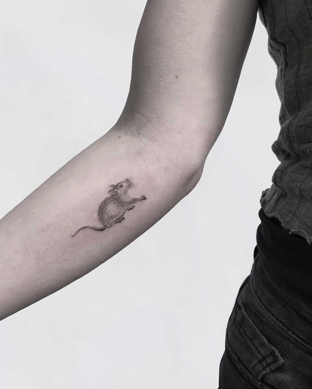 Little mouse tattoo by Oscar Jesus
