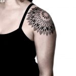 Mandala on a shoulder by tattooist NEENO