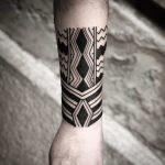 Negative space pattern by tattooist MAIC
