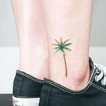 Palm tree on an ankle by tattooist Ida