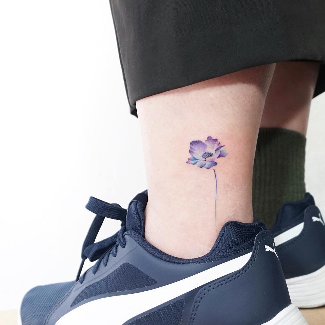 Poppy on an ankle by tattooist Ida