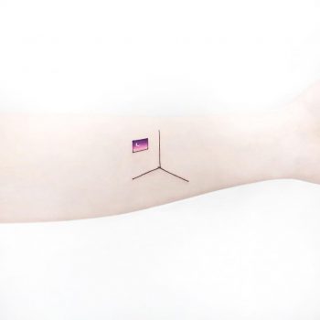 Room with a small window by tattooist Ida