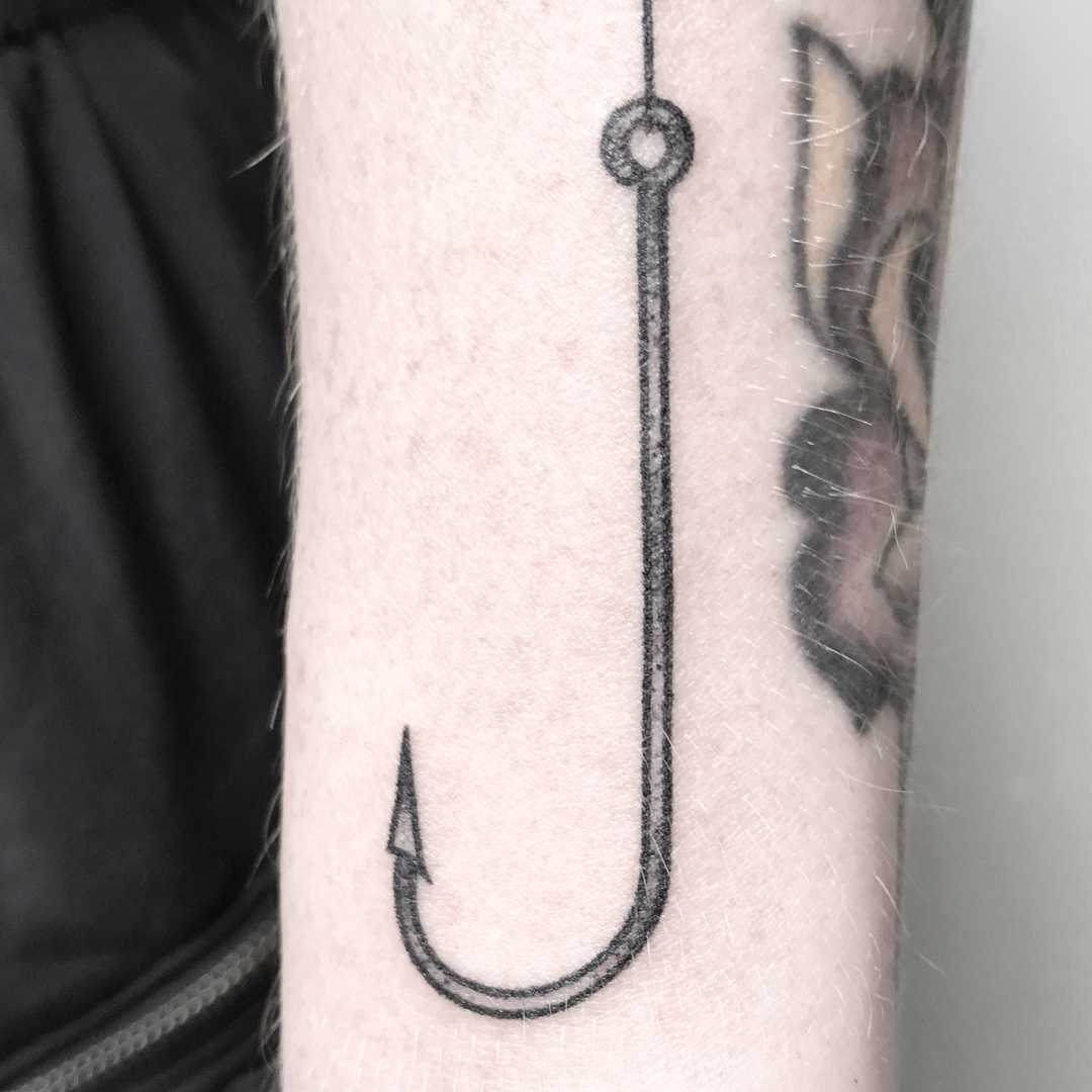 Sharp hook by tattooist pokeeeeeeeoh