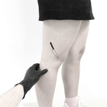 Sharp knife on the leg by tattooist pokeeeeeeeoh