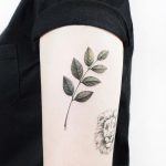 Simple leaves by tattooist Ida