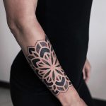 Simple mandala by tattooist NEENO