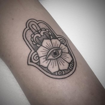 Stylized Hamsa hand by tattooist Virginia 108