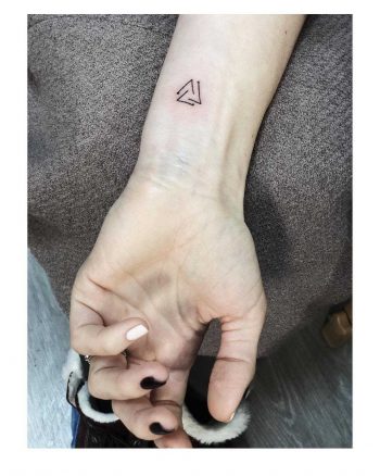 My first tattoom Valknut - By Pascal Dreesen in Well of Souls - Belgium,  Lommel : r/tattoos