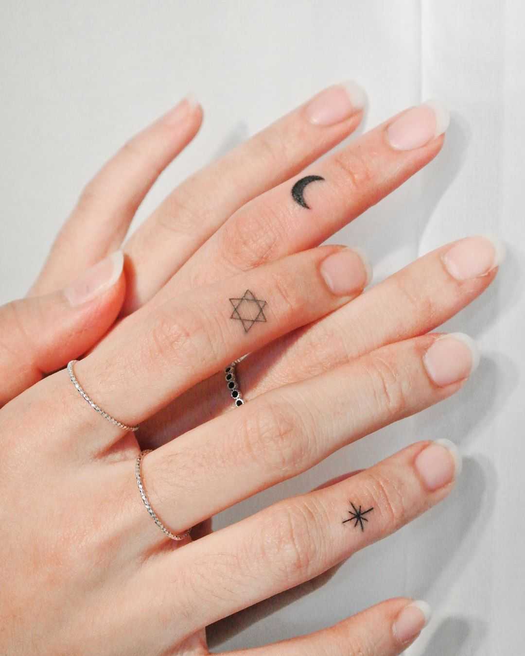 Tiny stars and moon by tattooist Cozy