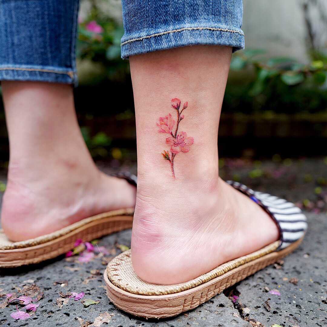 Apricot flower by tattooist Saegeem