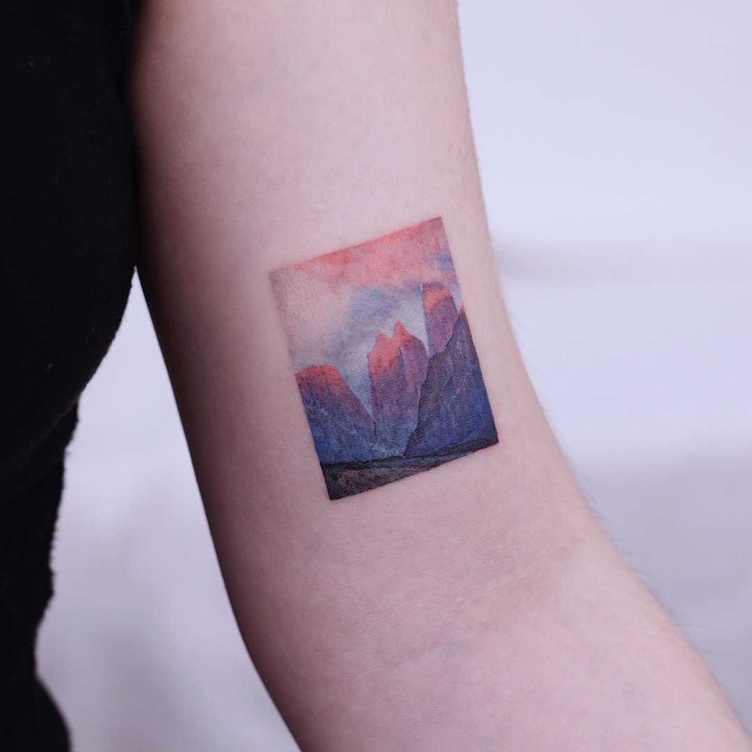 Cliffs by tattooist Saegeem