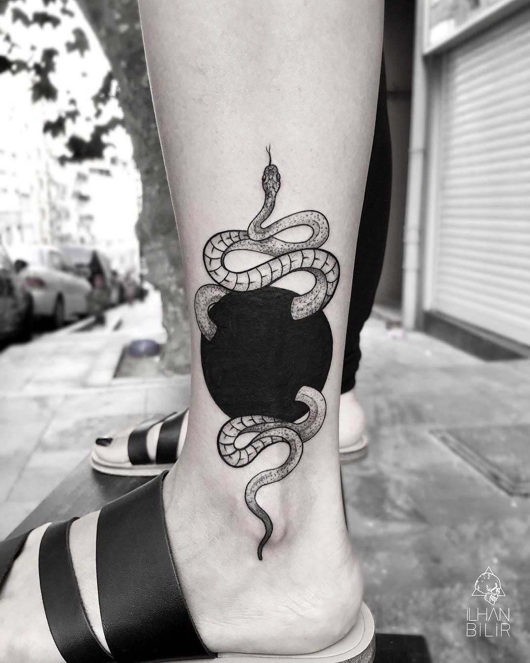 Cover-up black circle and snake by İLHAN BİLİR