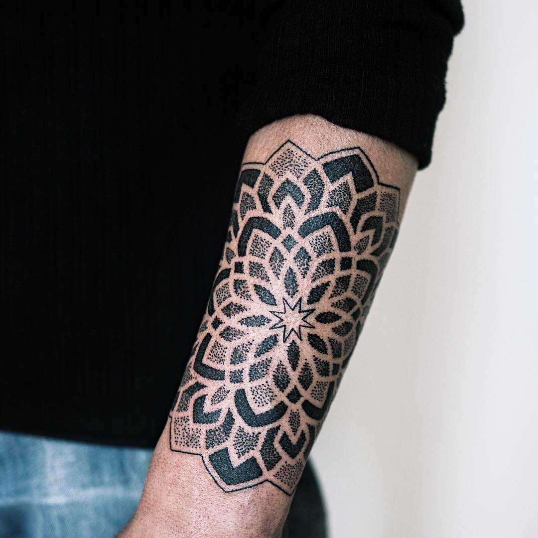 Dot-work mandala by tattooist NEENO