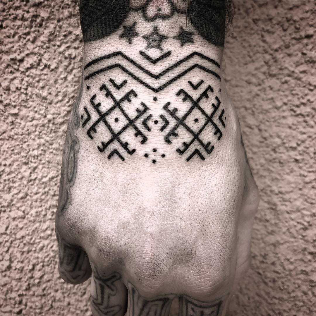 Folk pattern by tattooist MAIC