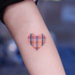 Heart-shaped check by tattooist Saegeem