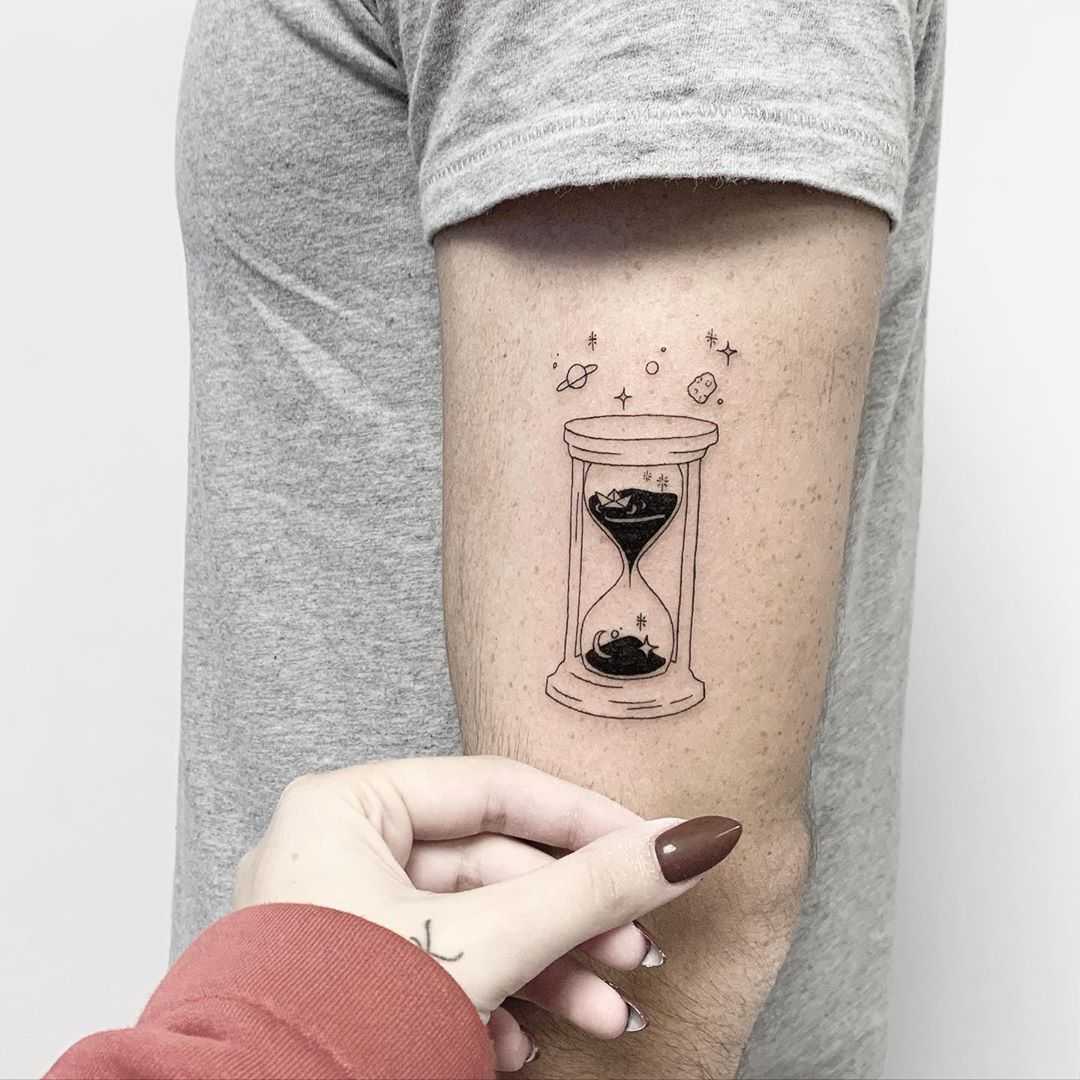 Hourglass by Sara Kori