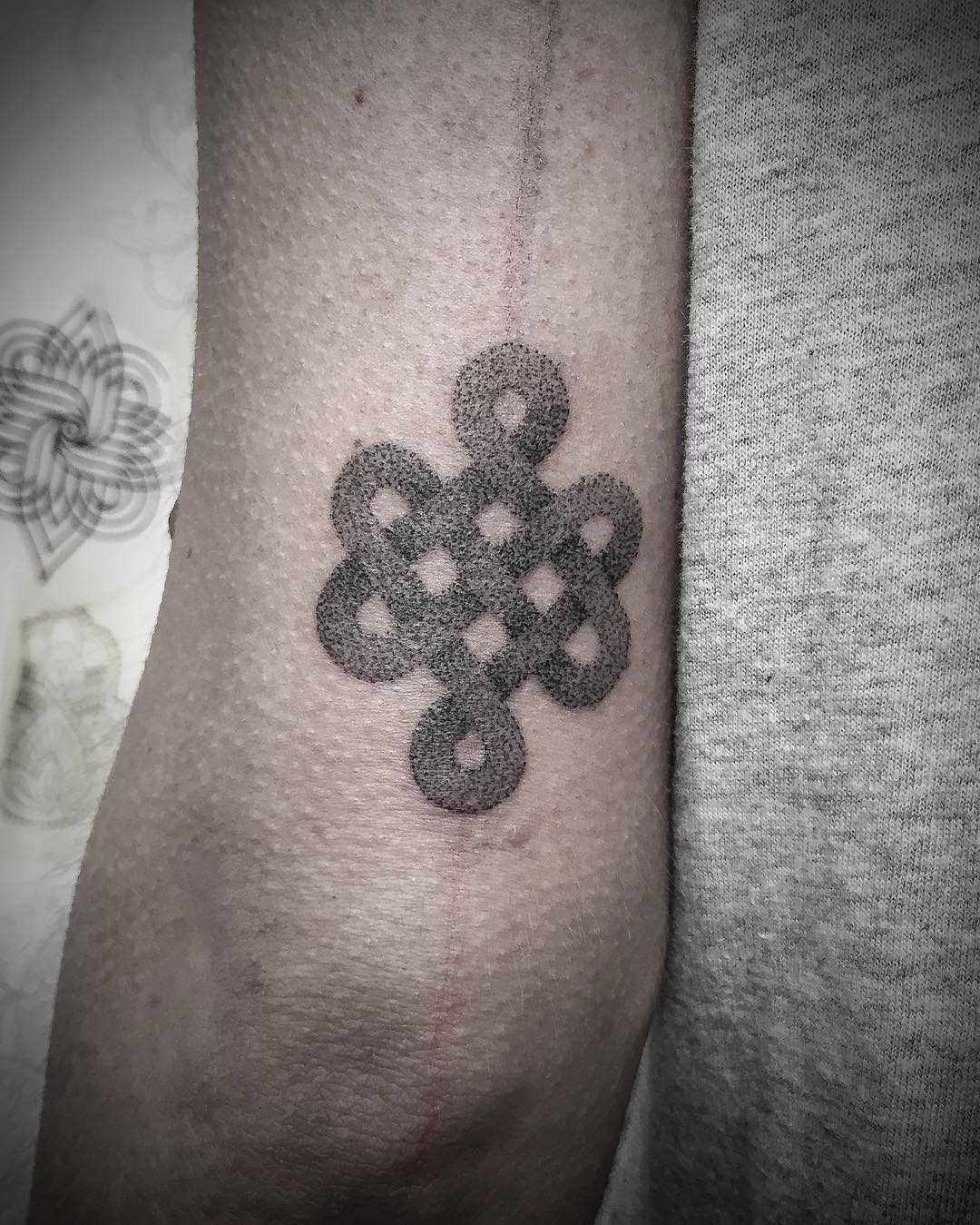 Little tibetan knot tattoo by tattooist Virginia 108