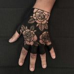 Negative space florals by tattooist Alejo GMZ