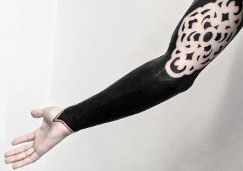 Negative space sleeve pattern by Koldo Novella