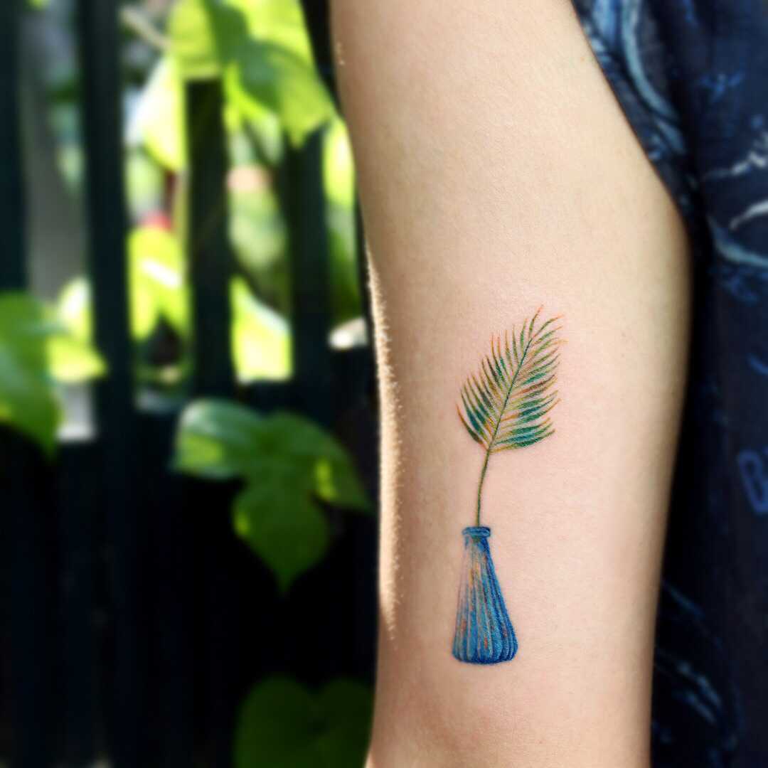Palm leaf in a vase by tattooist Saegeem