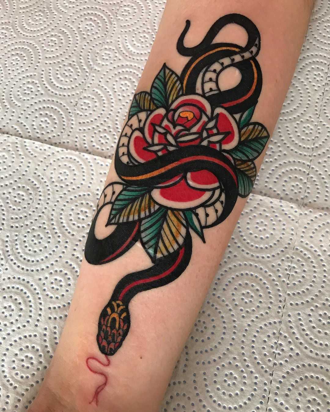 Snake and rose by tattooist Alejo GMZ
